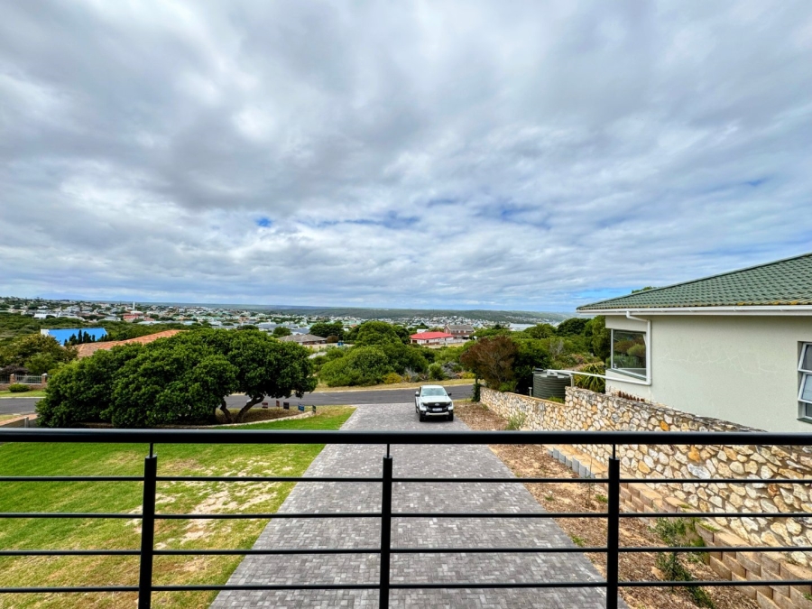 4 Bedroom Property for Sale in Stilbaai Wes Western Cape